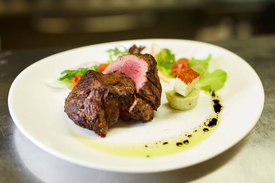 Steak so šalátom