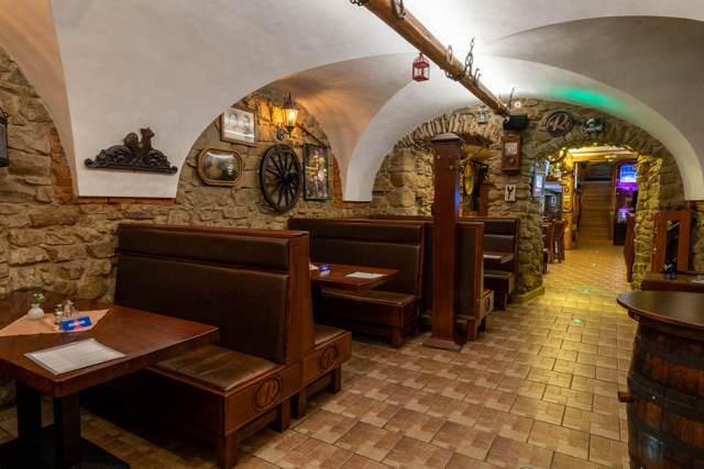 Bar s barovými stoličkami