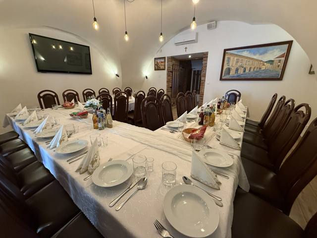 Malý salónik – prestretý stôl